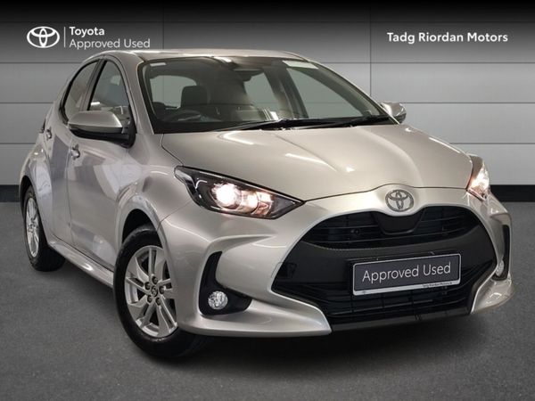 Toyota Yaris Hatchback, Petrol Hybrid, 2025, Silver