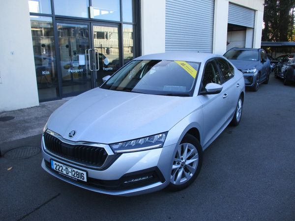 Skoda Octavia Saloon, Diesel, 2022, Grey
