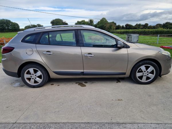 Renault Megane Estate, Diesel, 2010, Gold