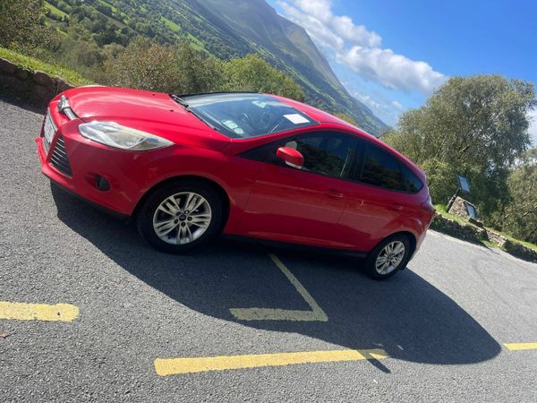 Ford Focus Hatchback, Diesel, 2012, Red