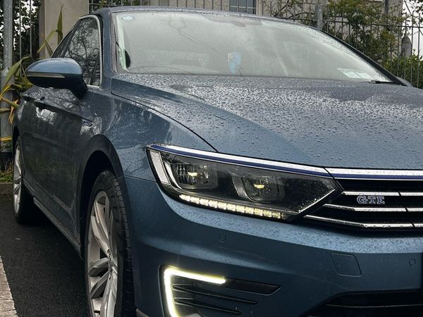 Volkswagen Passat Saloon, Petrol Hybrid, 2016, Blue