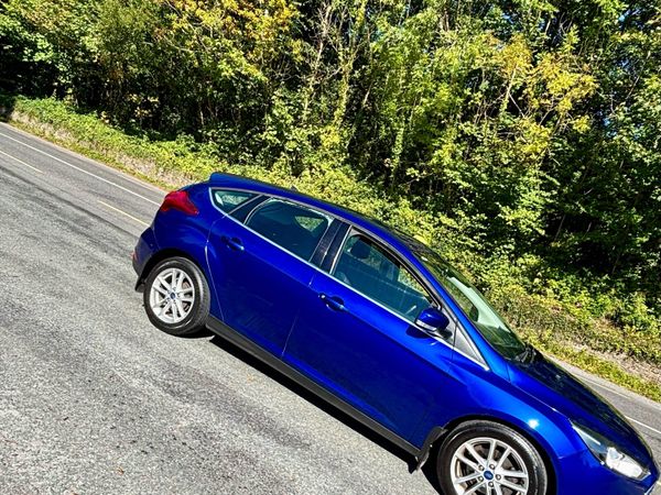 Ford Focus Hatchback, Petrol, 2015, Blue