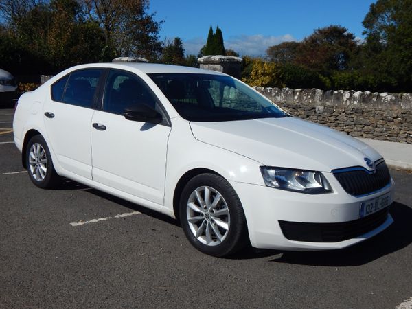 Skoda Octavia Hatchback, Diesel, 2013, White