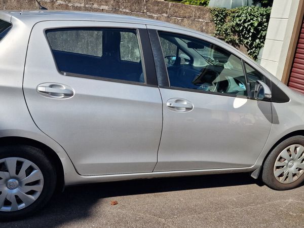 Toyota Yaris Hatchback, Petrol, 2015, Silver
