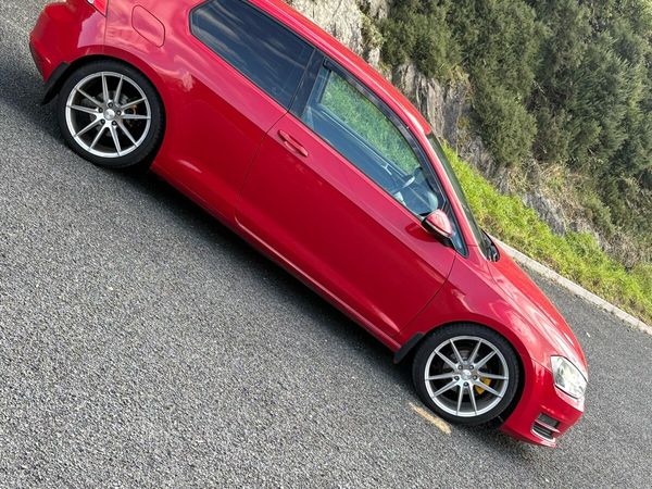 Volkswagen Golf Hatchback, Diesel, 2015, Red