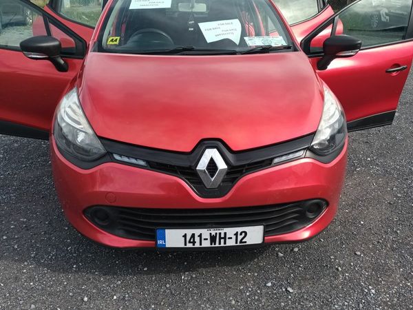 Renault Clio Hatchback, Petrol, 2014, Red