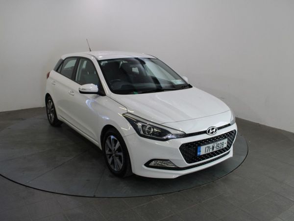 Hyundai i20 Hatchback, Petrol, 2017, White