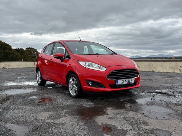 Ford Fiesta Hatchback, Petrol, 2015, Red