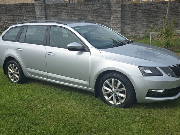 Skoda Octavia Estate, Diesel, 2020, Grey