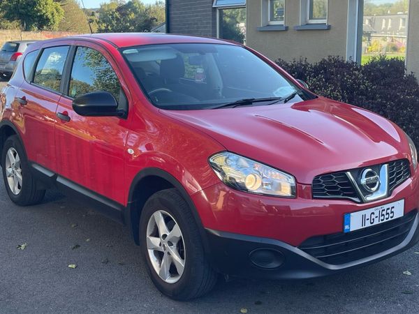 Nissan Qashqai Hatchback, Diesel, 2011, Red