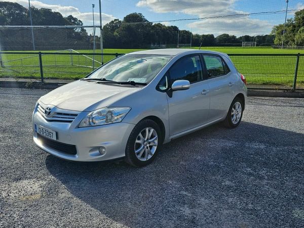 Toyota Auris Hatchback, Diesel, 2012, Silver