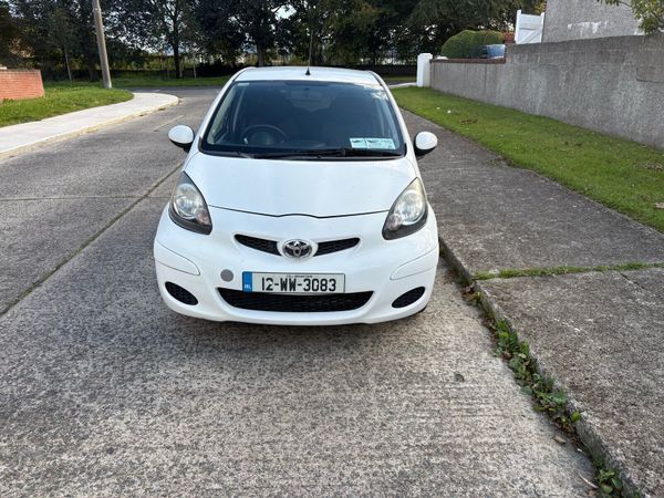 Toyota Aygo Hatchback, Petrol, 2012, White