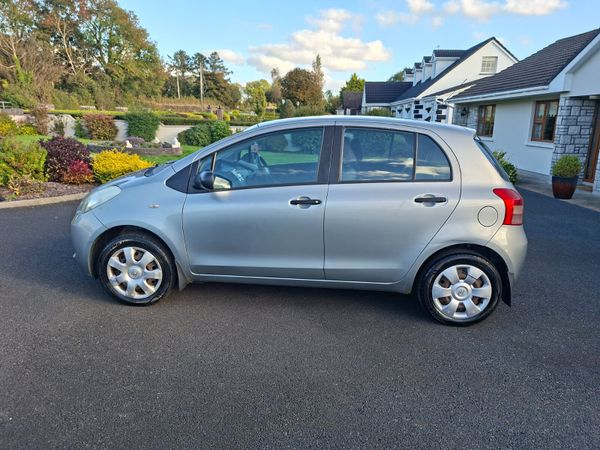 Toyota Yaris Hatchback, Petrol, 2007, Silver