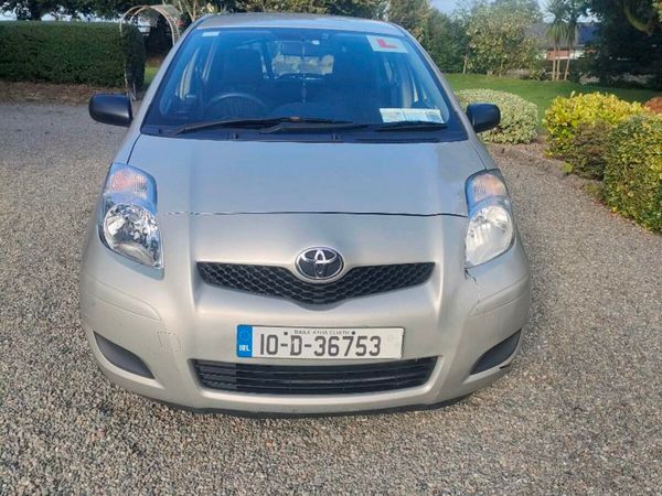 Toyota Yaris Hatchback, Petrol, 2010, Gold