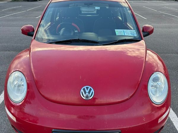 Volkswagen Beetle Hatchback, Petrol, 2007, Red