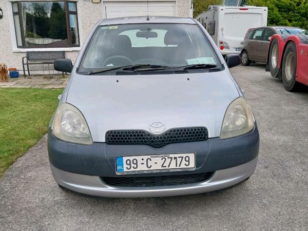 Toyota Yaris Hatchback, Petrol, 1999, Silver
