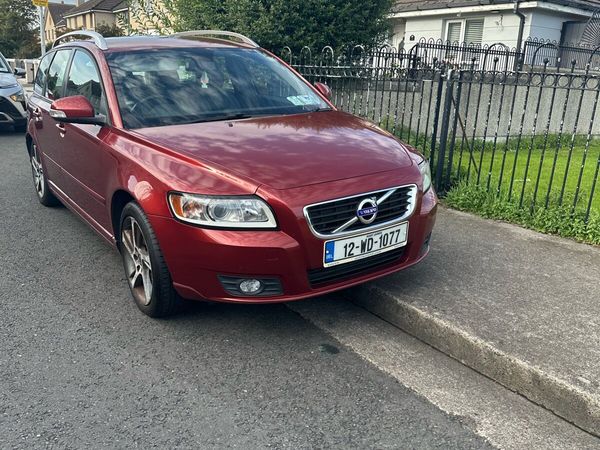 Volvo V50 Estate, Diesel, 2012, Red
