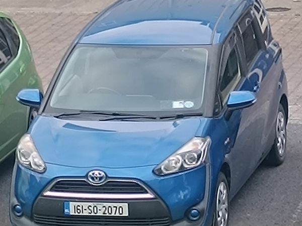 Toyota Sienta MPV, Petrol Hybrid, 2016, Blue