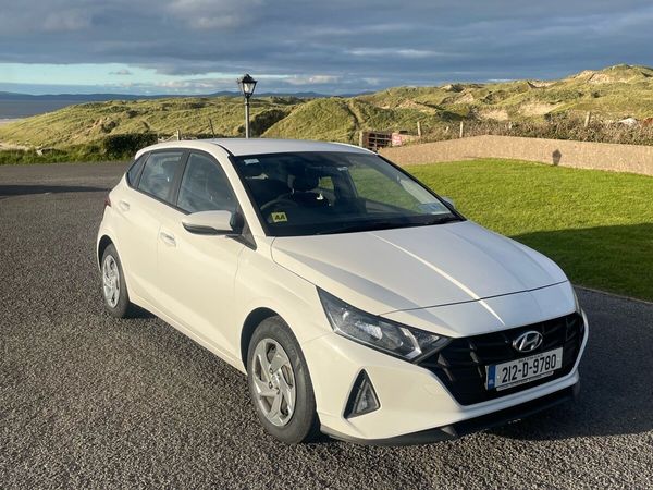 Hyundai i20 Hatchback, Petrol, 2021, White