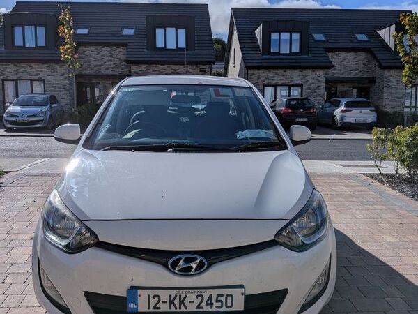 Hyundai i20 Hatchback, Petrol, 2012, White