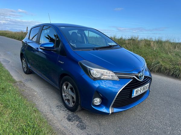 Toyota Yaris Hatchback, Petrol Hybrid, 2016, Blue