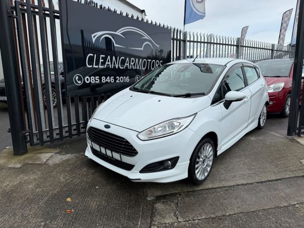 Ford Fiesta Hatchback, Petrol, 2014, White