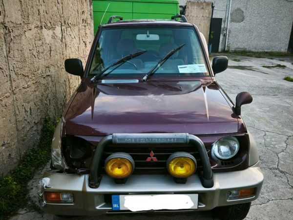 Mitsubishi Pajero SUV, Petrol, 1997, Red