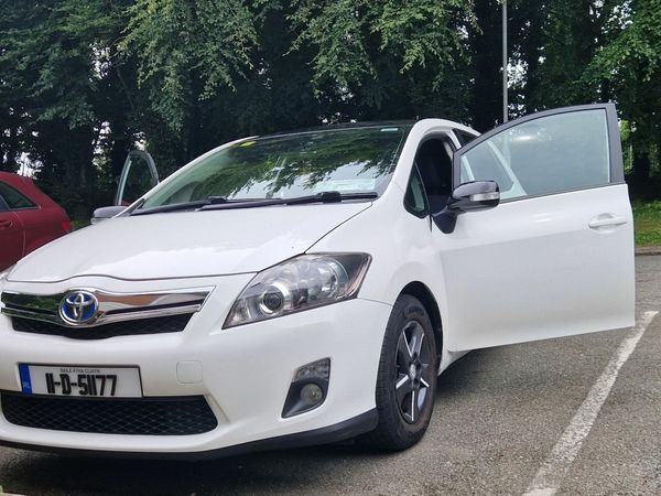 Toyota Auris Hatchback, Petrol Hybrid, 2011, White