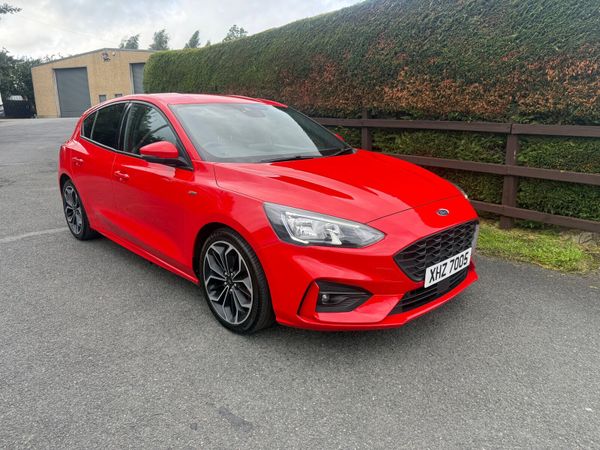 Ford Focus Hatchback, Diesel, 2020, Red