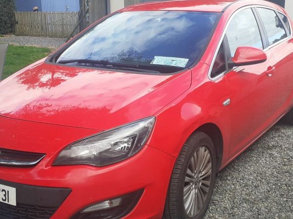 Vauxhall Astra Hatchback, Diesel, 2015, Red