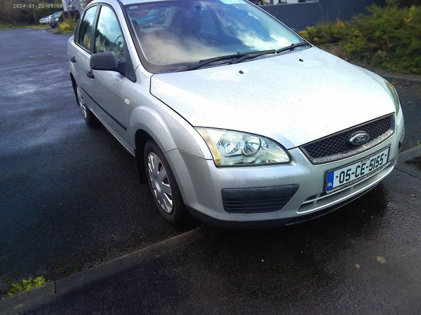 Ford Focus Saloon, Petrol, 2005, Silver