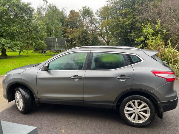 Nissan Qashqai Hatchback, Diesel, 2016, Grey