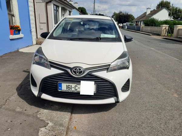 Toyota Yaris Hatchback, Petrol, 2016, White