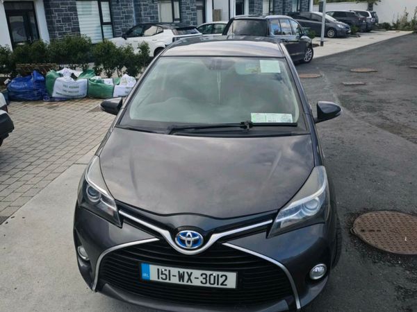 Toyota Yaris Hatchback, Petrol Hybrid, 2015, Grey