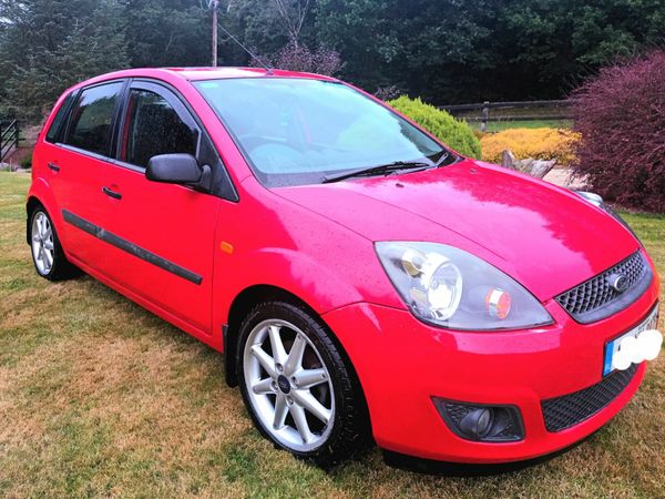 Ford Fiesta Hatchback, Petrol, 2007, Red