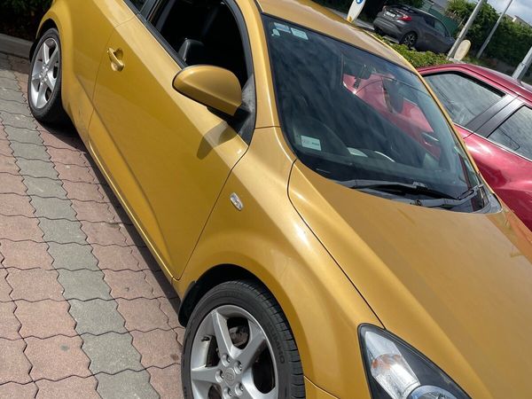 Kia Ceed Hatchback, Diesel, 2009, Gold