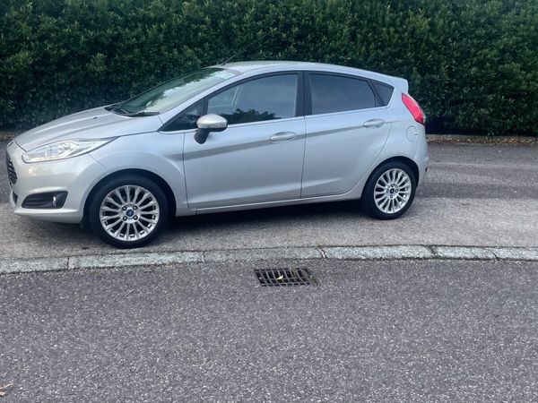 Ford Fiesta Hatchback, Petrol, 2015, Silver