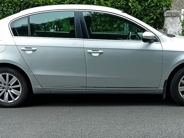 Volkswagen Passat Saloon, Diesel, 2010, Silver