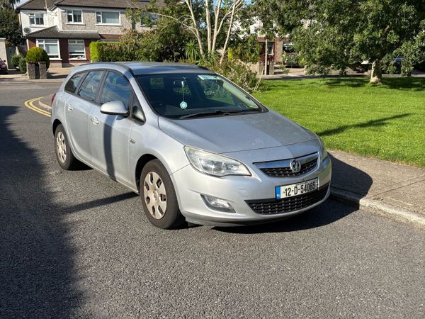Vauxhall Astra Estate, Diesel, 2012, Silver