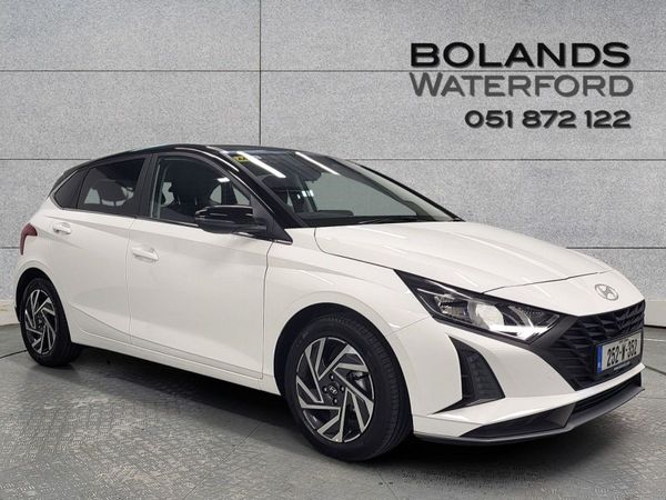Hyundai i20 Hatchback, Petrol, 2025, White