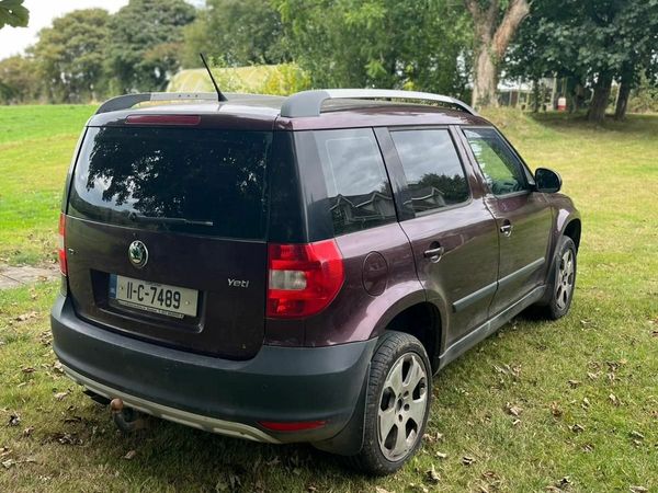 Skoda Yeti SUV, Diesel, 2011, Red