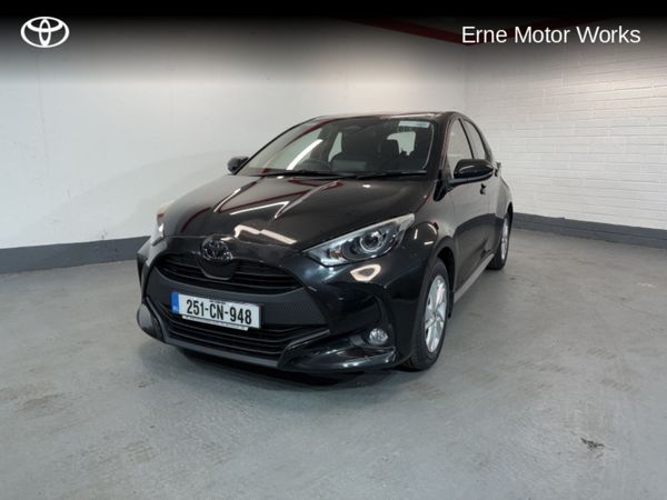 Toyota Yaris Hatchback, Petrol Hybrid, 2025, Black