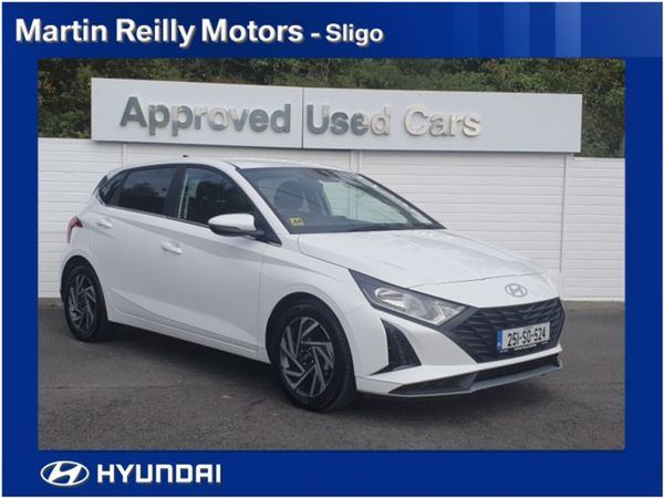 Hyundai i20 Hatchback, Petrol, 2025, White