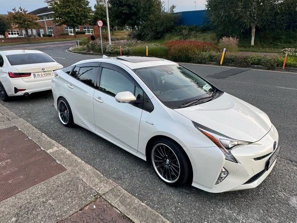 Toyota Prius Hatchback, Petrol Hybrid, 2017, White
