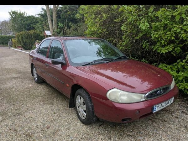 Ford Mondeo Hatchback, Petrol, 1998, Red