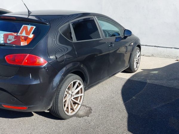 SEAT Leon Hatchback, Diesel, 2011, Black