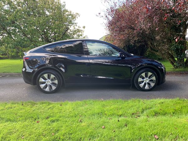 Tesla Model Y MPV, Electric, 2023, Black