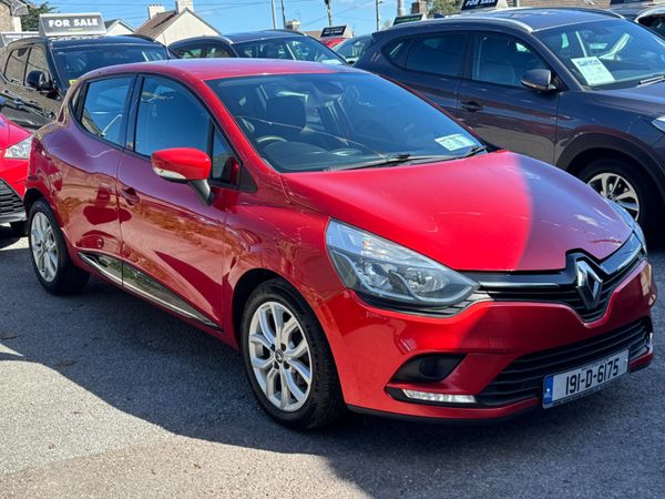Renault Clio Hatchback, Petrol, 2019, Red