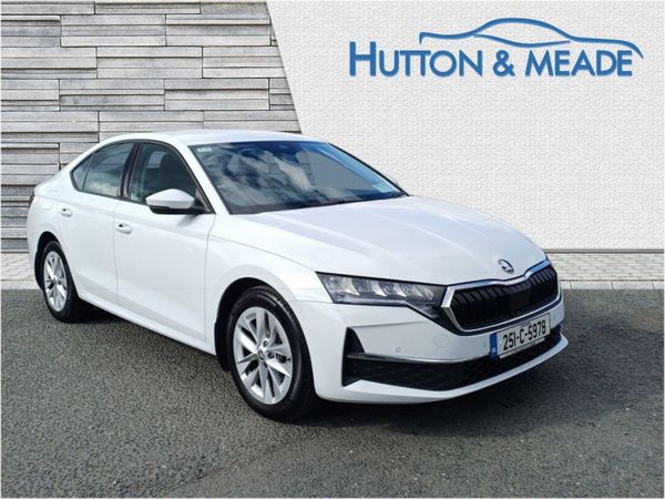 Skoda Octavia Hatchback, Petrol, 2025, White