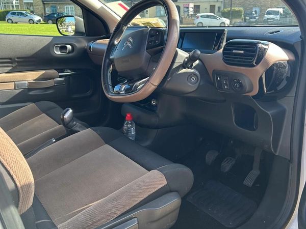 Citroen C4 Hatchback, Petrol, 2015, White